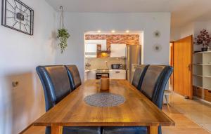 Kuchnia lub aneks kuchenny w obiekcie Holiday Home Medulin 33