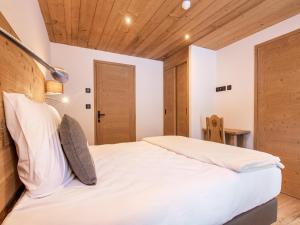 Ein Bett oder Betten in einem Zimmer der Unterkunft Alpine Chalet with Spa and pets, cleaning included