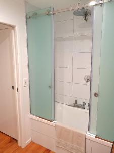 Bagno di Otumoetai Shared Family Home - Sherwood Food Forest, New Zealand