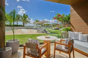 Bazén v ubytování The St. Regis Cap Cana Resort nebo v jeho okolí