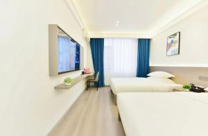 Una cama o camas en una habitación de Like Lijin Bay Hotel 7 fotos más