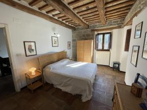 Gallery image of Large Group Retreat with Pool, cleaning included in Amandola