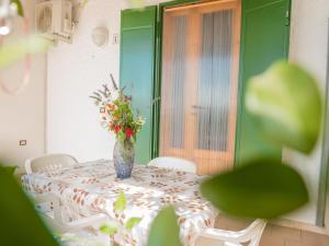Posteľ alebo postele v izbe v ubytovaní Apartment in Vieste, a drive away from the sea