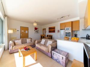 Een keuken of kitchenette bij An Idyllic Algarve Home by the Water, cleaning included