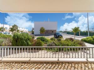 Afbeelding uit fotogalerij van An Idyllic Algarve Home by the Water, cleaning included in Fuzeta