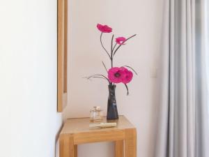 Afbeelding uit fotogalerij van An Idyllic Algarve Home by the Water, cleaning included in Fuzeta