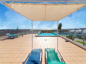 Het zwembad bij of vlak bij An Idyllic Algarve Home by the Water, cleaning included