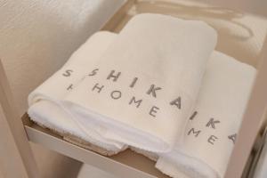 Fotografija v galeriji nastanitve SHIKA HOME 横滨中华街 高级公寓 适合家庭 多人 Luxury Family Living near Chinatown キッチン完備 家族やグループに落ち着きある空間 v mestu Yokohama