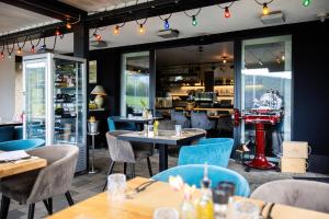 a restaurant with tables and chairs and a bar at EPL Luxury in Eplény