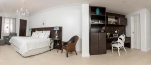 Cama ou camas em um quarto em La Mision Hotel Boutique