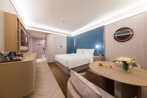Voodi või voodid majutusasutuse Tianjin Baodi Economic Development Zone Orange Crystal Hotel toas