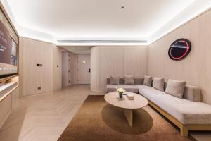 Televiisor ja/või meelelahutuskeskus majutusasutuses Tianjin Baodi Economic Development Zone Orange Crystal Hotel