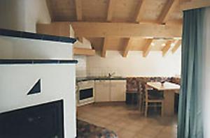 Appartements Mattioliにあるキッチンまたは簡易キッチン