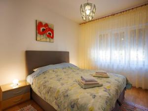 Posteľ alebo postele v izbe v ubytovaní Beachfront Cozy Krk Apartment with Balcony - One Bedroom Apartment with Balcony