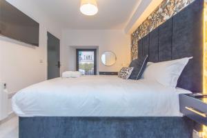Postel nebo postele na pokoji v ubytování Room in The Heart of Galway