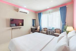 TV a/nebo společenská místnost v ubytování La Serena Hotel & Apartment