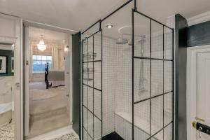 Bilik mandi di Moonstone Villa +29 gambar