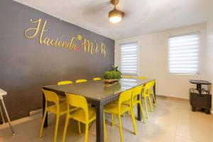 ภาพในคลังภาพของ Hacienda M&B Perfect for Groups, with Pool and Spacious Patio ในเบกาบาฆา