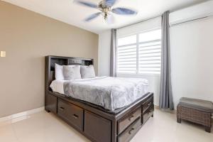 เตียงในห้องที่ Hacienda M&B Perfect for Groups, with Pool and Spacious Patio