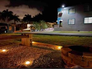 สวนหย่อมนอก Hacienda M&B Perfect for Groups, with Pool and Spacious Patio