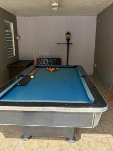 โต๊ะบิลเลียดของ Hacienda M&B Perfect for Groups, with Pool and Spacious Patio