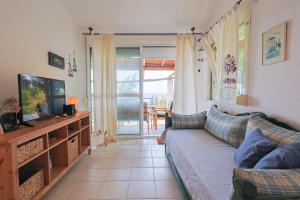 Μια τηλεόραση ή/και κέντρο ψυχαγωγίας στο Angie by the sea +33 φωτογραφίες