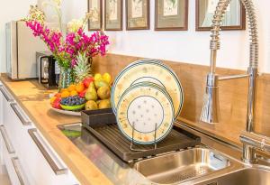 a scale sitting on a counter next to a sink at Villa Loren in Avber +6 photos