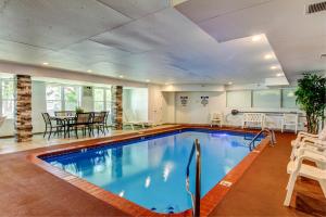 a large swimming pool in a living room with a table and chairs at Motel 6-Columbia, MO - East in Columbia