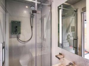 Bilik mandi di The Pod - Uk38513 +8 gambar