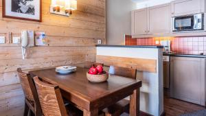 Кухня или мини-кухня в Appartement 1 Chambre 4 Personnes MAE-2211
 +12 фотографий