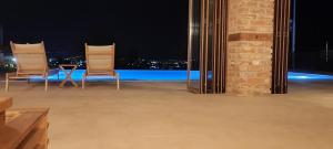 Bazén v ubytování Macedonium Luxury Villa with big pool & Jakuzzi nebo v jeho okolí