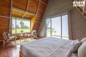 Postel nebo postele na pokoji v ubytování StayVista at Urna Boutique Stay + 21 fotografií