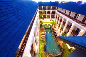 Bazén v ubytování Grand La Walon Hotel nebo v jeho okolí