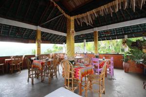 Restoran või mõni muu söögikoht majutusasutuses Taman Ayu Homestay Munduk RedPartner