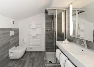 Koupelna v ubytování Alpinhotel Bort