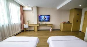 Postel nebo postele na pokoji v ubytování Yiwu Bairui Grand Hotel