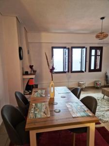 Et opholdsområde på Sunrise View Home + 41 billeder