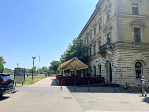 Το κτήριο όπου στεγάζεται  το διαμέρισμα