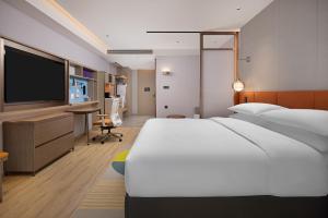 Postel nebo postele na pokoji v ubytování Hilton Garden Inn Chengdu Qingyang