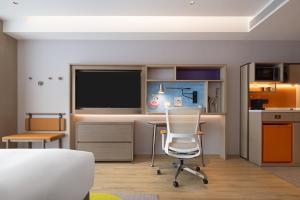 Kuchyň nebo kuchyňský kout v ubytování Hilton Garden Inn Chengdu Qingyang