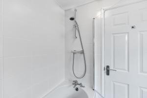 Ένα μπάνιο στο Spacious Sleeps6 Leisure Contractors SuperfastWiFi +29 φωτογραφίες