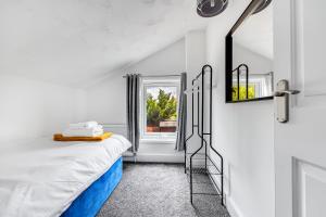 Ένα ή περισσότερα κρεβάτια σε δωμάτιο στο Spacious Sleeps6 Leisure Contractors SuperfastWiFi