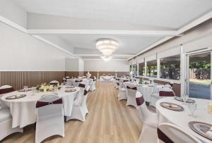 Restaurace v ubytování Prodigy Hotel, a Days Inn by Wyndham