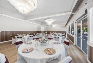 Restaurace v ubytování Prodigy Hotel, a Days Inn by Wyndham
