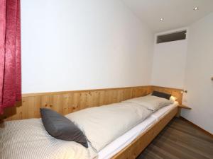 A bed or beds in a room at Apartment building, Fügen