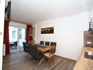 A television and/or entertainment centre at Apartment building, Fügen