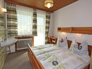 Voodi või voodid majutusasutuse Cozy Apartment in Aschau im Zillertal near Ski Lift toas