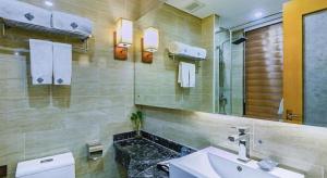 Chonpines Hotel Beijing Daxing Airport Caoqiao Metro Station的一间浴室
