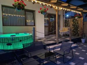 赛比什MEM relax的房屋庭院的热水浴池