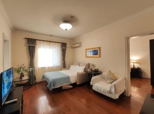 Postel nebo postele na pokoji v ubytování Ladoll Service Apartments